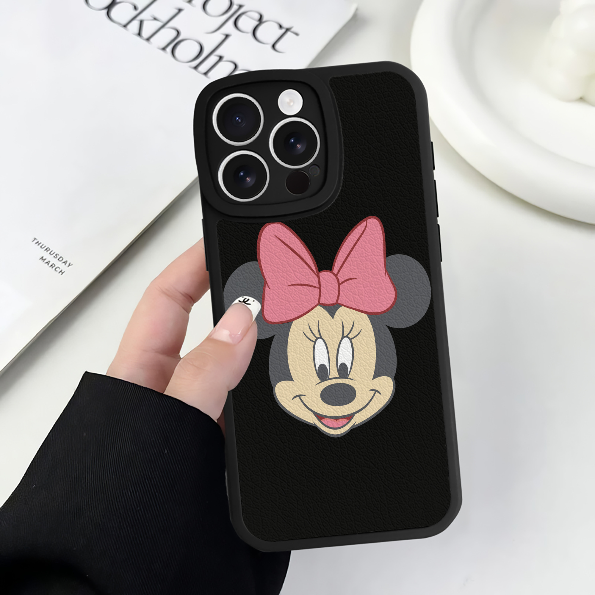 （画像用） ミッキーマウス Mickey Mouse 【iPhone 16シリーズ対応】シリコンスマホケース（レザー調） 材質：シリコン